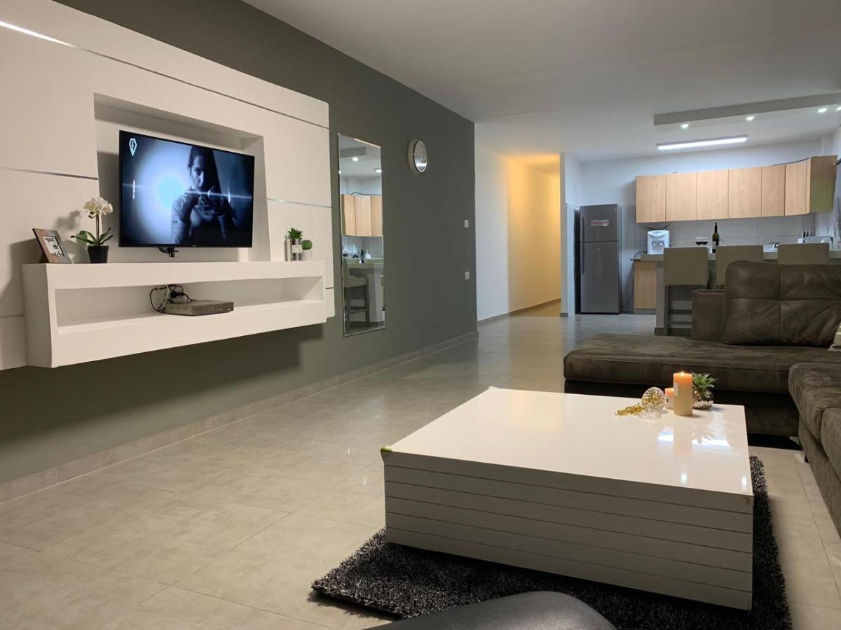 דירת 5 חדרים מול הים Apartment Bat Yam Exterior foto